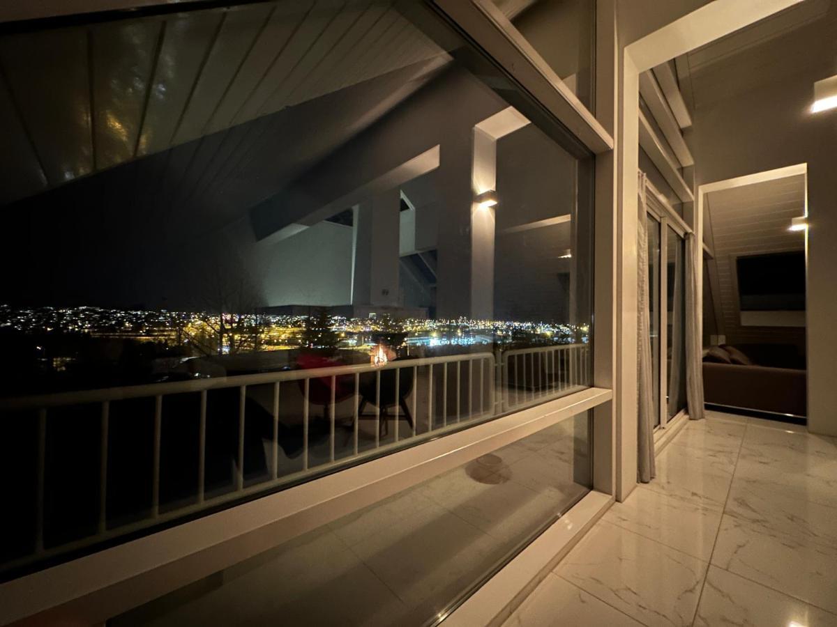 Big Villa Centrally Located In Reykjavik Ngoại thất bức ảnh