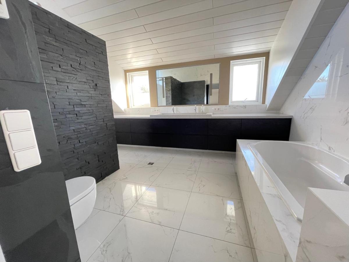 Big Villa Centrally Located In Reykjavik Ngoại thất bức ảnh